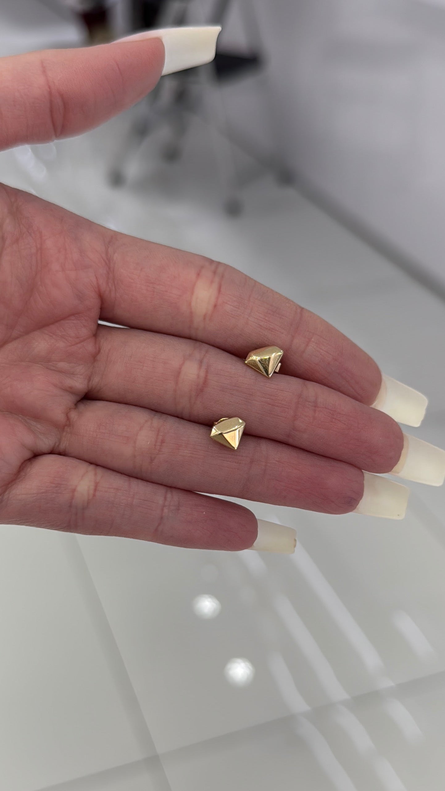 10K Diamond Shape Earring