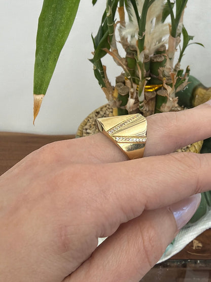 10K Elegant Ring Size8