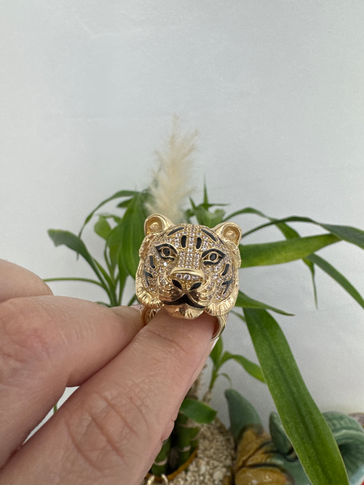 14k tiger ring