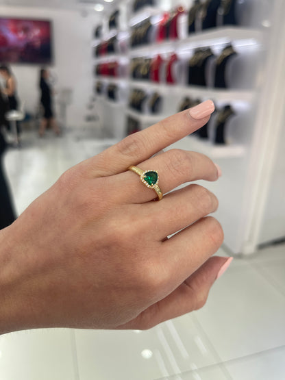 10K Green Stone Heart Ring