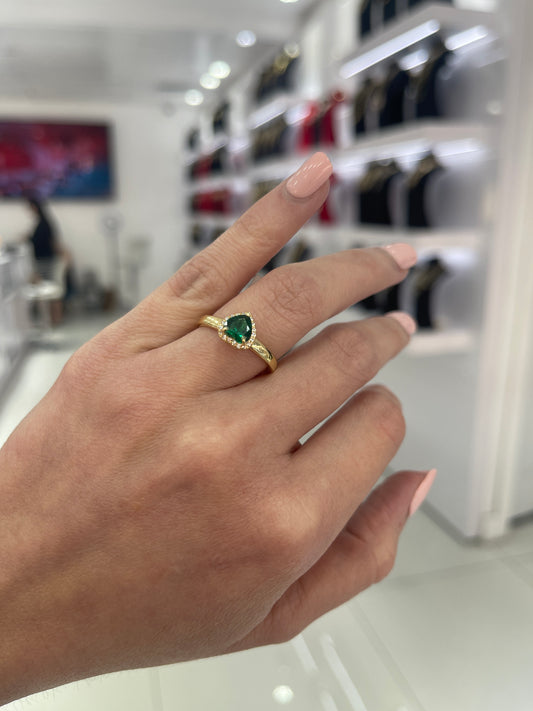 10K Green Stone Heart Ring