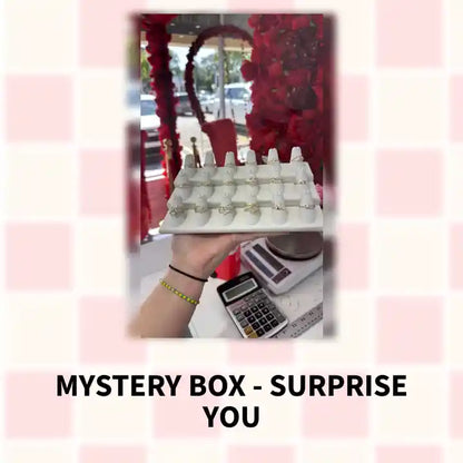 Mystery Box - Surprise you by@Outfy